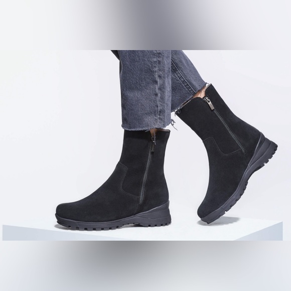 La Canadienne Amy Women's waterproof
Shearling -Lined Suede Booties - Picture 3 of 13